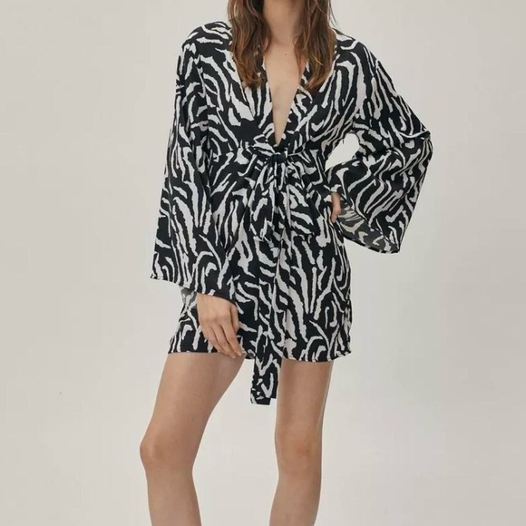 Nasty Gal Dresses & Skirts - Nasty Gal zebra print long sleeve dress
